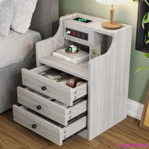 Set Of 2 Nightstands.